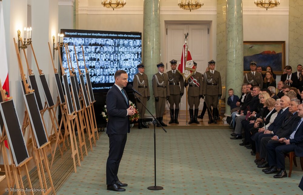 Wręczenie not identyfikacyjnych - Warszawa 01.02.2018. Fot. Marcin Jurkiewicz (IPN)