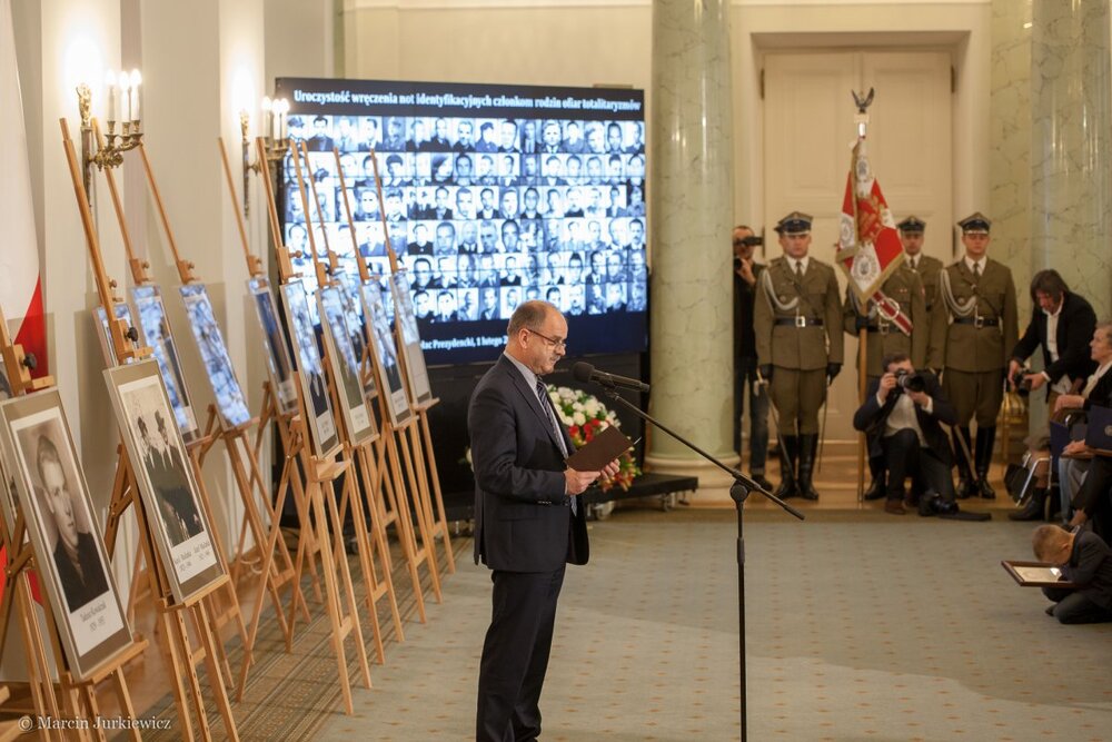 Wręczenie not identyfikacyjnych - Warszawa 01.02.2018. Fot. Marcin Jurkiewicz (IPN)