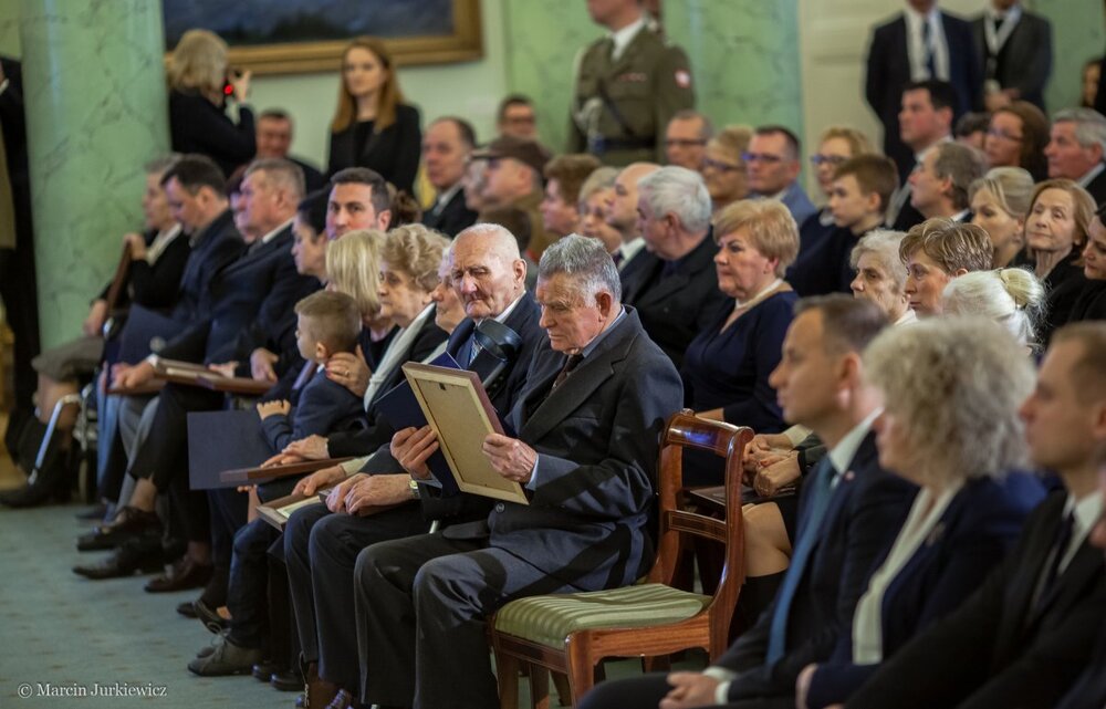 Wręczenie not identyfikacyjnych - Warszawa 01.02.2018. Fot. Marcin Jurkiewicz (IPN)