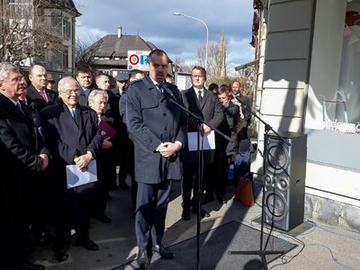 Odsłonięcie tablicy upamiętniającej polskich dyplomatów Juliusza Kühla i Konstantego Rokickiego. Przemawia ambasador RP w Szwajcarii Jakub Kumoch – Berno (Szwajcaria), 12 lutego 2018