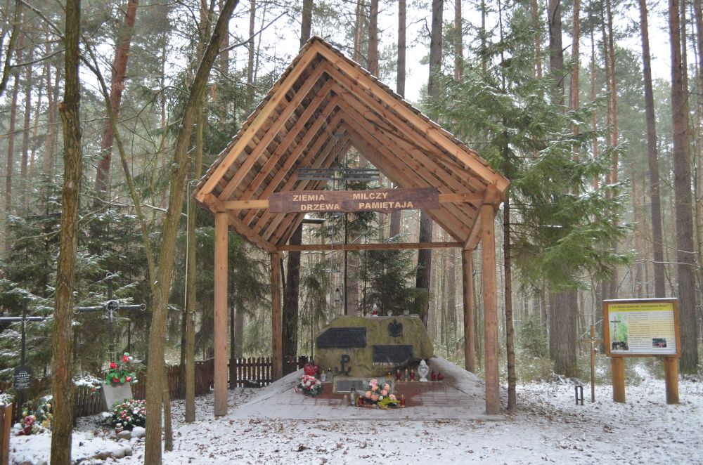 Pomnik ku czci ofiar zbrodni w Kąkolewnicy, miejsce ekshumacji w 1990 roku