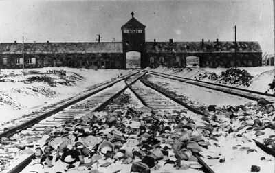 Tory kolejowe wiodące do obozu. Transporty więźniów zaczęły trafiać do obozu od czerwca 1940 r.
