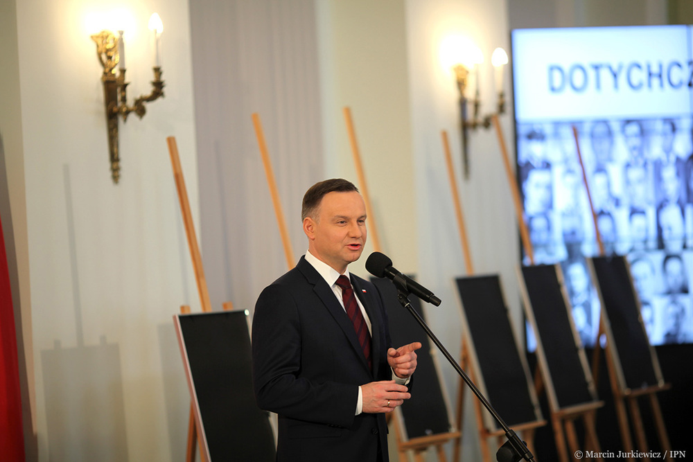 Wręczenie not identyfikacyjnych rodzinom ofiar totalitaryzmów – Warszawa, 21 kwietnia 2017 (Fot. Marcin Jurkiewicz / IPN)