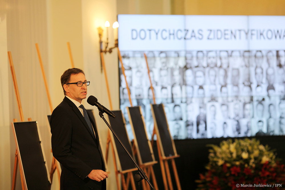 Wręczenie not identyfikacyjnych rodzinom ofiar totalitaryzmów – Warszawa, 21 kwietnia 2017 (Fot. Marcin Jurkiewicz / IPN)