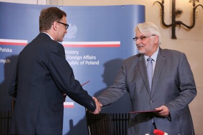 Od lewej: prezes IPN Jarosław Szarek, minister spraw zagranicznych Witold Waszczykowski. Fot. Sławomir Kasper
