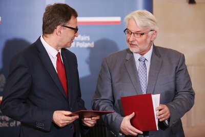 Od lewej: prezes IPN Jarosław Szarek, minister spraw zagranicznych Witold Waszczykowski. Fot. Sławomir Kasper