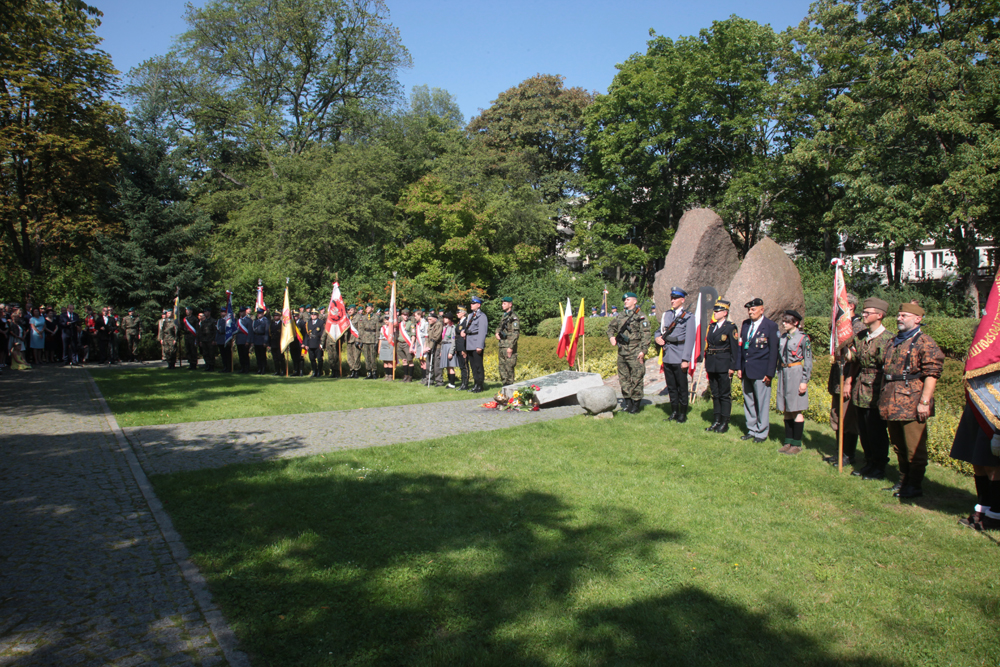 Uroczystości przy pomniku „Mokotów Walczący 1944”. Fot. Piotr Życieński (IPN)