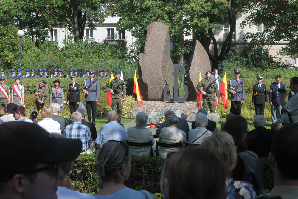 Uroczystości przy pomniku „Mokotów Walczący 1944”. Fot. Piotr Życieński (IPN)