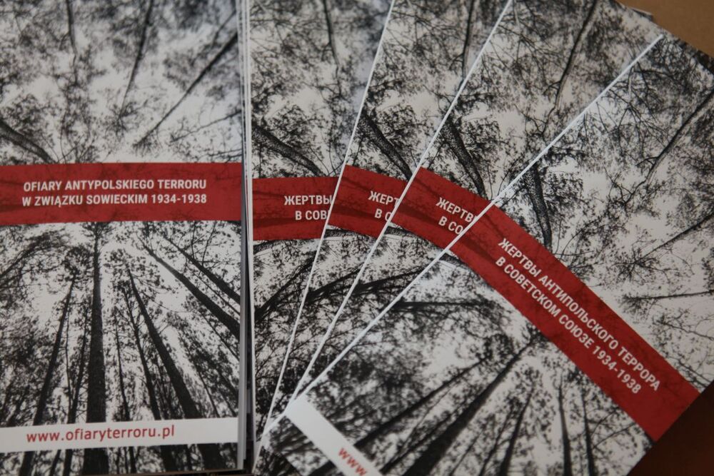 Materiały informacyjne Centrum Polsko-Rosyjskiego Dialogu i Porozumienia. Fot. Inga Budweil (IPN)