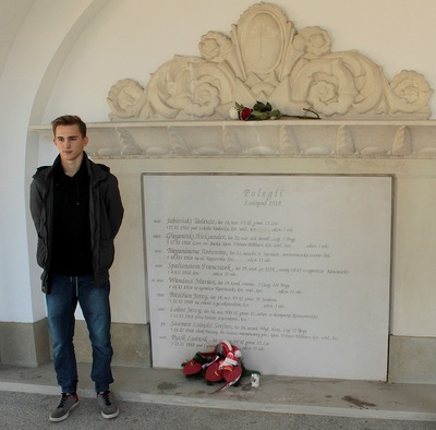 Przy tablicy Antoniego Petrykiewicza