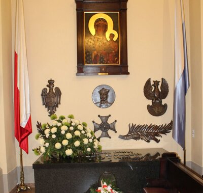 Miejsce spoczynku gen. Józefa Hallera w krypcie w kościele garnizonowym św. Agnieszki w Krakowie – 11 listopada 2017
