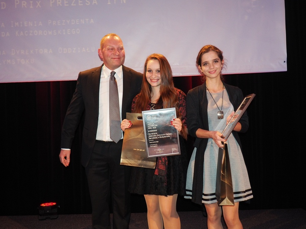 Wyróżnienie pozaregulaminowe dla najmłodszych uczestniczek konkursu: Joanny Górnej i Katarzyny Kijas