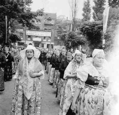 Obchody milenijne w Piekarach Śląskich 22 maja 1966 r., procesja na wzgórze kalwaryjskie