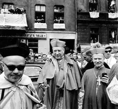 Obchody milenijne w Piekarach Śląskich 22 maja 1966 r.; na zdjęciu m.in. kard. Stefan Wyszyński i bp Herbert Bednorz