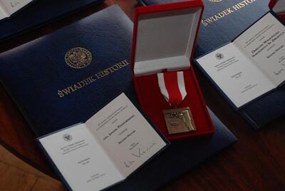 Medal, dyplom i legitymacja 
