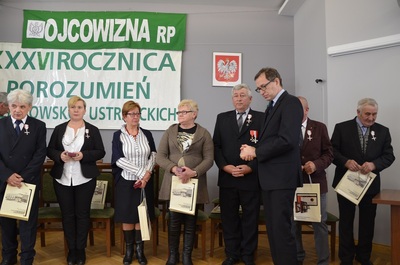 Waleria Łysyganicz i Władysława Stachura odebrały pośmiertnie odznaczenia w imieniu swoich mężów