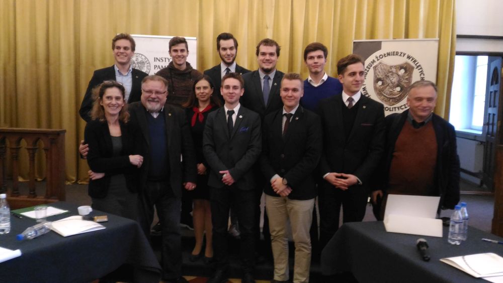 Seminarium terenowe „Kwatera Ł. Panteon narodowy pod cmentarnym murem” – Warszawa, 2 grudnia 2017. Fot. Karolina Kolbuszewska (IPN)