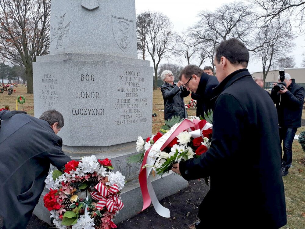 Pomnik Polskiego Żołnierza w kwaterze kombatanckiej cmentarza Maryhill w Niles koło Chicago – 21 stycznia 2018