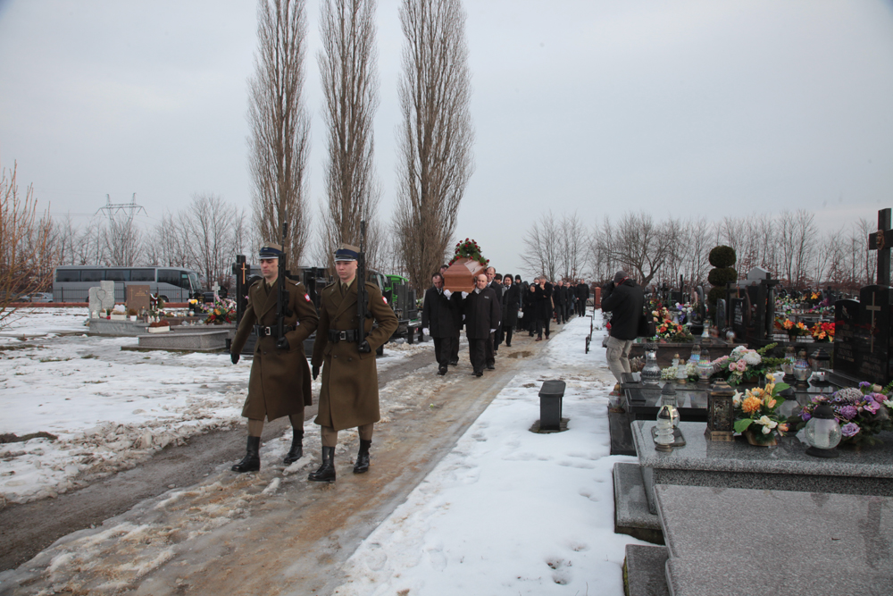 Ostatnie pożegnanie śp. prof. Barbary Otwinowskiej na cmentarzu w Umiastowie koło Ożarowa Mazowieckiego. Fot. Piotr Życieński (IPN)