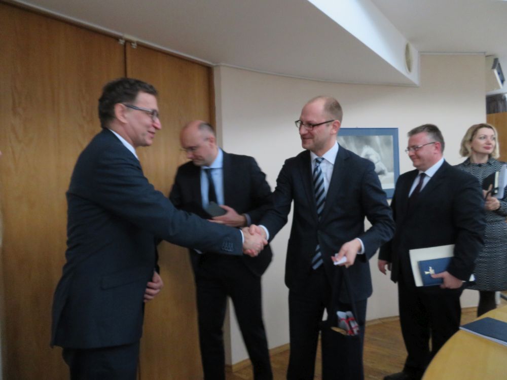 Na pierwszym planie od lewej: prezes IPN Jarosław Szarek i Andriej Buszyło – dyrektor Departamentu Europy i Ameryki Północnej MSZ Republiki Białoruś – Mińsk, 29 stycznia 2018