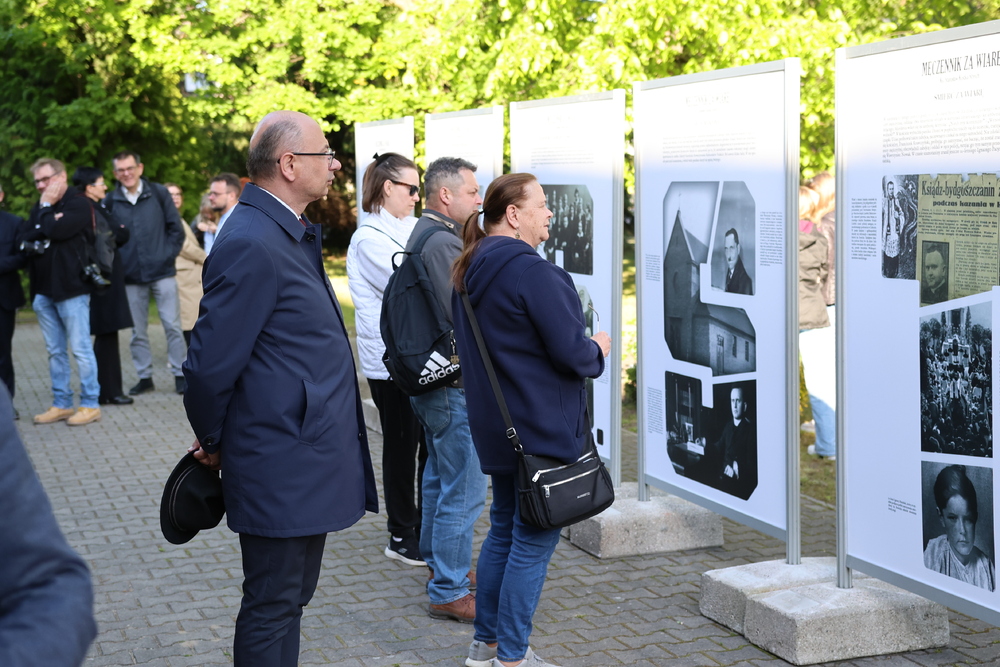 Otwarcie wystawy o ks. Stanisławie Streichu – męczenniku za wiarę. Luboń, 23.05.2025. Fot. Rafał Pękalski (IPN)