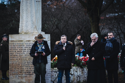 Uroczystości na symbolicznym Cmentarzu – Pomniku Zbrodni Wawerskiej przy ul. 27 Grudnia
