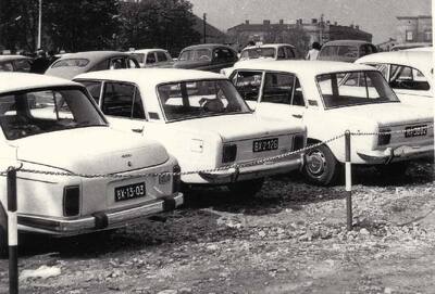 Zdjęcia operacyjne tablic rejestracyjnych samochodów pod Jasną Górą
służyły SB do identyfikacji właścicieli pojazdów
