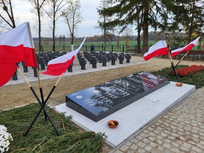 Cmentarz wojenny w Mełnie - po remoncie